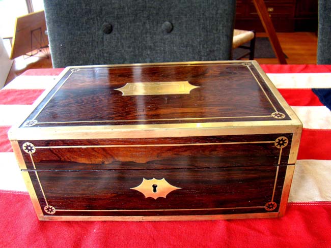 A beautiful antique English brass mounted rosewood travelling box circa 1820 — image 2